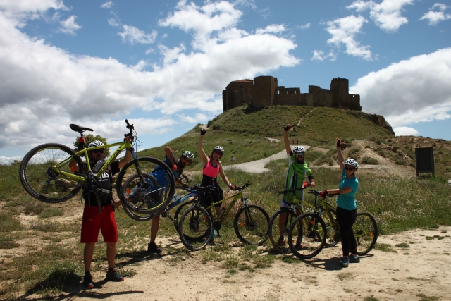  Bicycle route to historical remains in the Pyrenees 